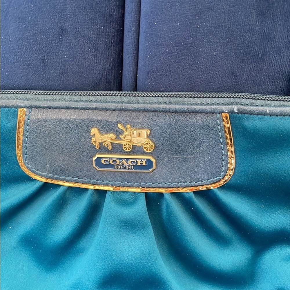 Coach wristlet in a beautiful turquoise color